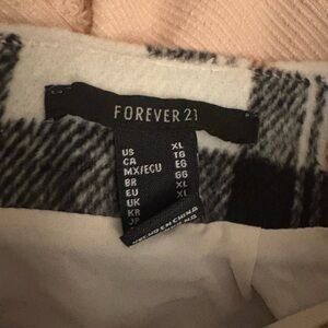 Super cute plaid mini skirt. Size xl from forever 21.